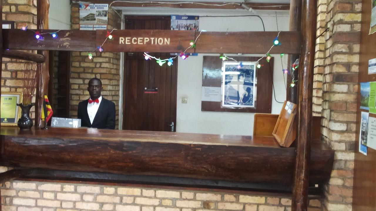White Horse Inn Kabale Dış mekan fotoğraf