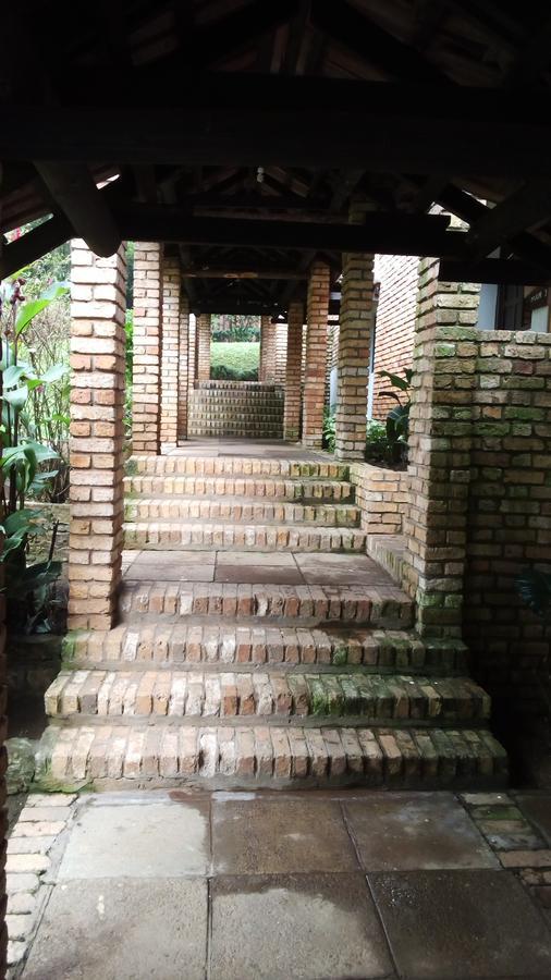 White Horse Inn Kabale Dış mekan fotoğraf